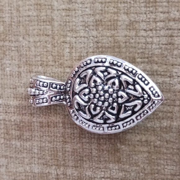 Silver Tone Purple Heart Pendant - Picture 2 of 8